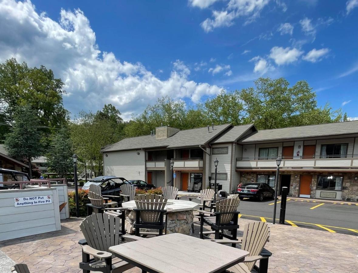 Howard Johnson By Wyndham Downtown Gatlinburg Eksteriør billede